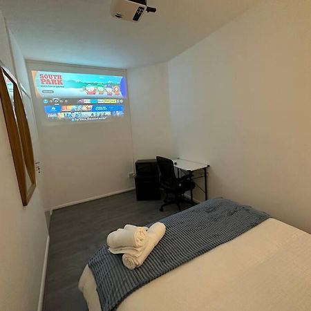 Small Cozy Private Bedroom Zone1 런던 외부 사진