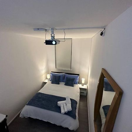 Small Cozy Private Bedroom Zone1 런던 외부 사진